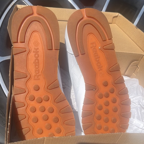 Reebok Classic Size 8 - Picture 2 of 6